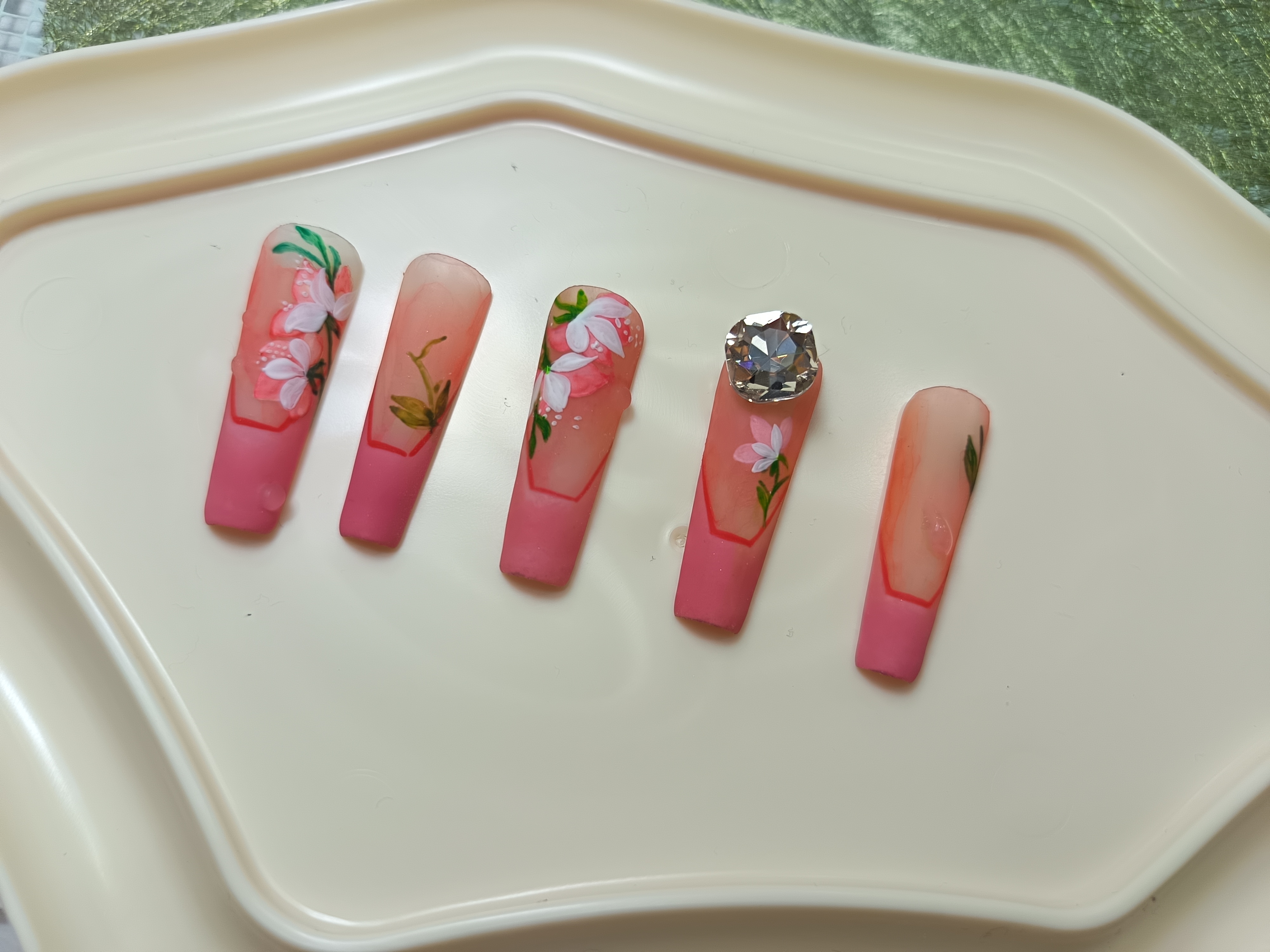 东莞美甲学校推荐｜零基础学美甲认准艺丽