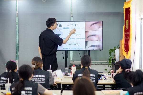 深圳学纹绣哪家好？可以了解深圳艺丽美业